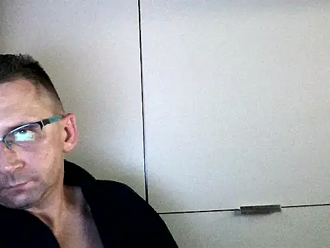 Snapshot of bajka760 chatting on 09-12-25, 04:23 bajka760 online show from 09-12-25, 04:23