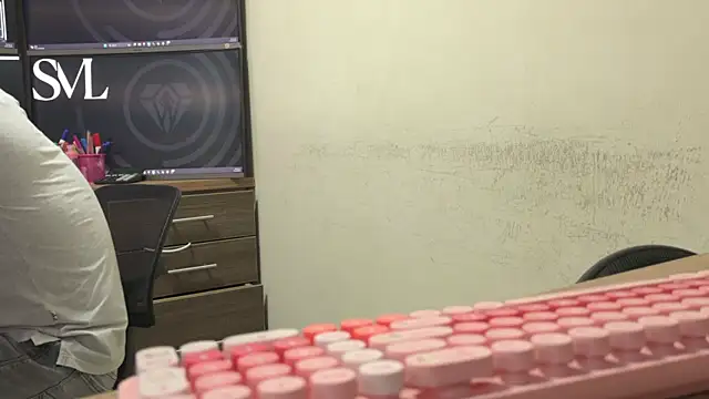 Snapshot of danisml134 chatting on 11-13-25, 01:15 danisml134 online show from 11-13-25, 01:15