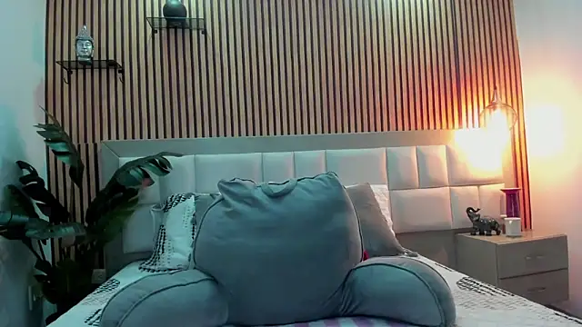 Snapshot of KattyBonnie chatting on 12-01-25, 07:41 KattyBonnie online show from 12-01-25, 07:41