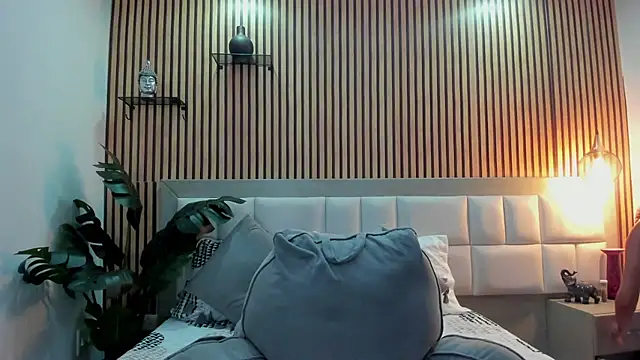 Snapshot of KattyBonnie chatting on 12-02-25, 07:31 KattyBonnie online show from 12-02-25, 07:31