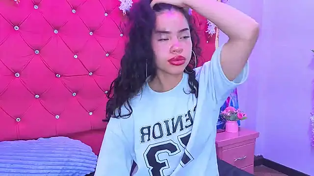 Nanis James online show from 11-25-25, 02:55