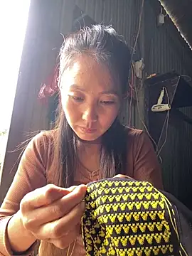 Huong-Ly online show from 10-08-25, 07:17