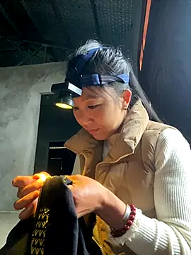 Huong-Ly online show from 11-12-25, 01:50