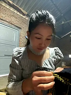 Huong-Ly online show from 11-18-25, 01:55