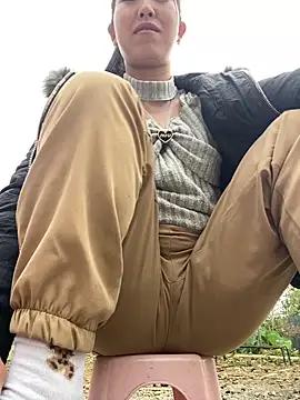 Huong-Ly online show from 12-23-25, 02:31