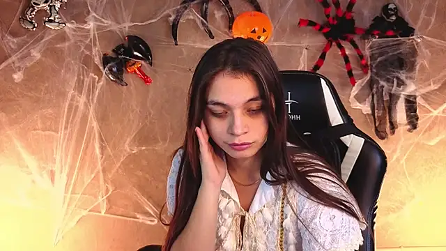 Leila Hefner online show from 10-30-25, 02:46