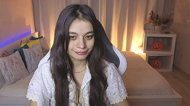 Leila Hefner online show from 11-14-25, 02:43