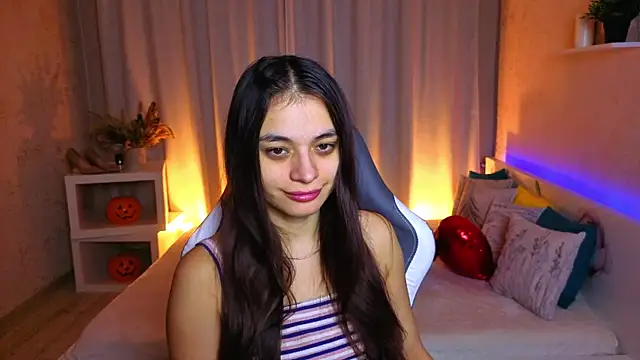 Leila Hefner online show from 11-26-25, 03:07