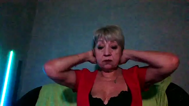 Snapshot of DianaQDream chatting on 02-23-26, 12:35 DianaQDream online show from 02-23-26, 12:35