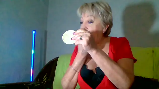 Snapshot of DianaQDream chatting on 03-01-26, 04:14 DianaQDream online show from 03-01-26, 04:14