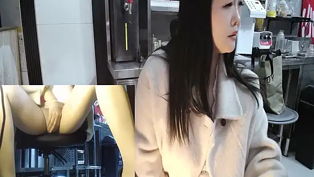 Eileen-L online show from 11-25-25, 02:50