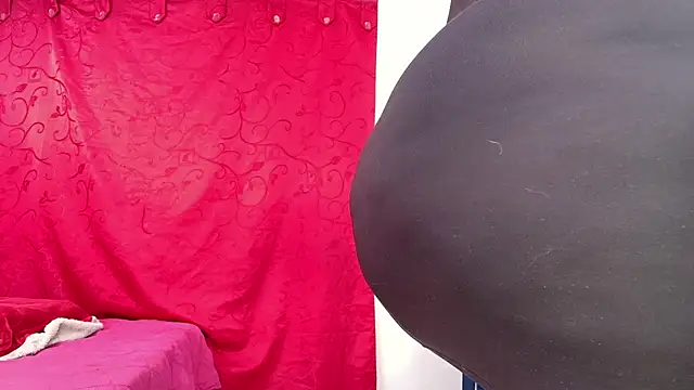 Snapshot of dominant_hipss chatting on 10-10-25, 02:49 dominant hipss online show from 10-10-25, 02:49