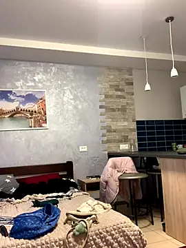 Rainbow W online show from 10-15-25, 02:06