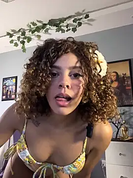 Snapshot of hannachris- chatting on 09-21-25, 12:12 hannachris- online show from 09-21-25, 12:12