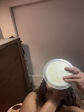 Snapshot of hannachris- chatting on 02-25-26, 11:03 hannachris- online show from 02-25-26, 11:03