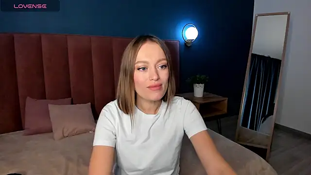 Snapshot of EvelynPoole chatting on 09-14-25, 01:27 EvelynPoole online show from 09-14-25, 01:27