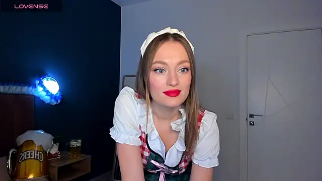 Snapshot of EvelynPoole chatting on 09-26-25, 01:31 EvelynPoole online show from 09-26-25, 01:31