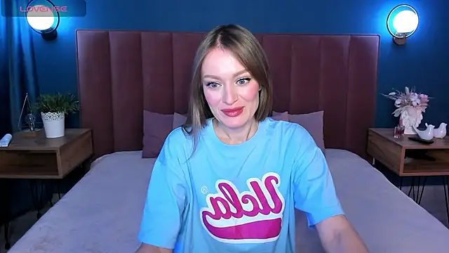 Snapshot of EvelynPoole chatting on 11-23-25, 01:27 EvelynPoole online show from 11-23-25, 01:27