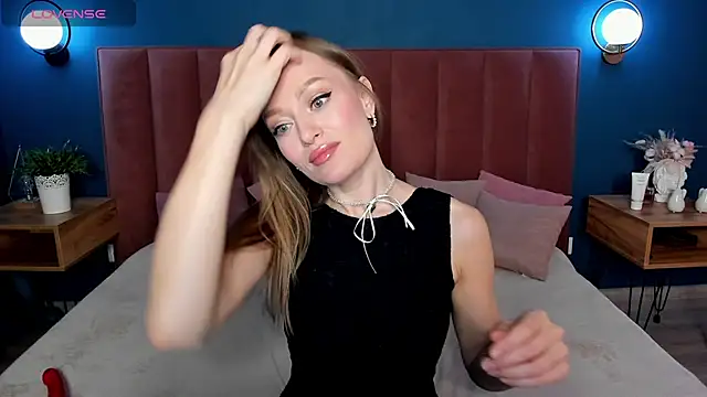 Snapshot of EvelynPoole chatting on 11-30-25, 01:31 EvelynPoole online show from 11-30-25, 01:31