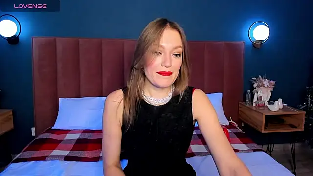 Snapshot of EvelynPoole chatting on 12-04-25, 01:48 EvelynPoole online show from 12-04-25, 01:48