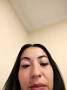 Snapshot of angelicroose2 chatting on 10-29-25, 07:10 angelicroose2 online show from 10-29-25, 07:10