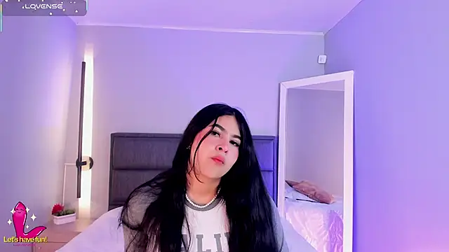 Emma  clark  online show from 11-05-25, 12:27