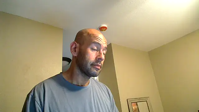 Snapshot of LeeCox chatting on 10-14-25, 08:26 LeeCox online show from 10-14-25, 08:26