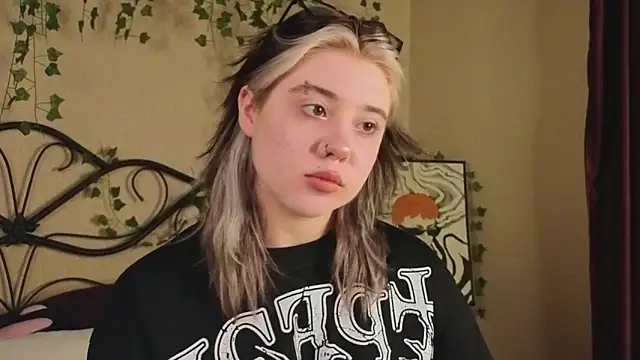 IrisSoCute online show from 10-29-25, 07:54