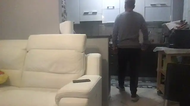 Axl hot online show from 10-24-25, 08:05