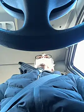 Axl hot online show from 02-06-26, 10:07