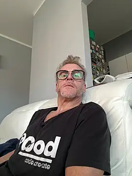 Axl hot online show from 02-19-26, 12:23