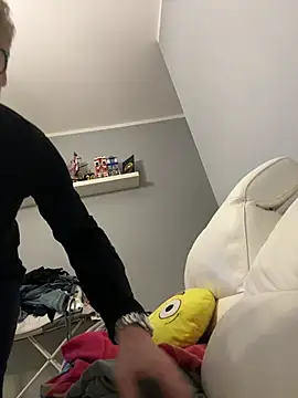 Axl hot online show from 02-25-26, 12:53