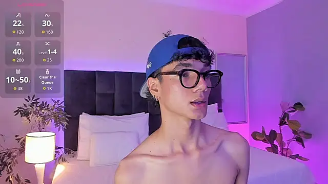 Snapshot of Phillicious__ chatting on 11-10-25, 09:36 Phillicious online show from 11-10-25, 09:36