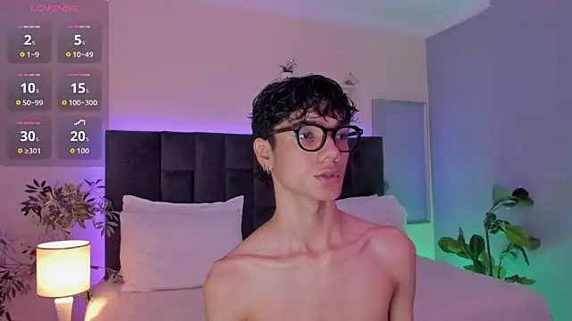 Snapshot of Phillicious__ chatting on 11-30-25, 12:36 Phillicious online show from 11-30-25, 12:36