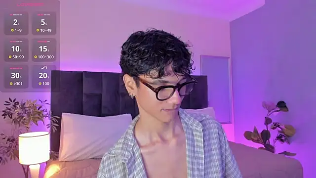 Snapshot of Phillicious__ chatting on 12-01-25, 09:31 Phillicious online show from 12-01-25, 09:31