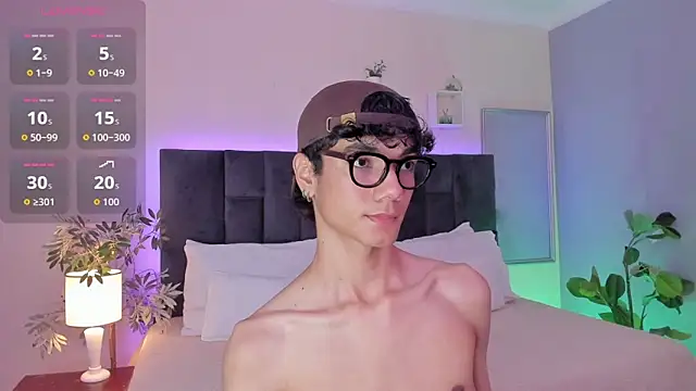 Snapshot of Phillicious__ chatting on 12-19-25, 11:23 Phillicious online show from 12-19-25, 11:23