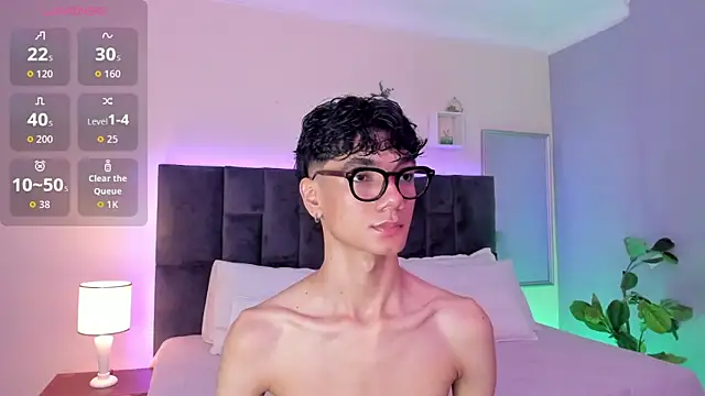 Snapshot of Phillicious__ chatting on 01-05-26, 11:08 Phillicious online show from 01-05-26, 11:08