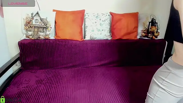 SelinLi online show from 11-24-25, 10:48