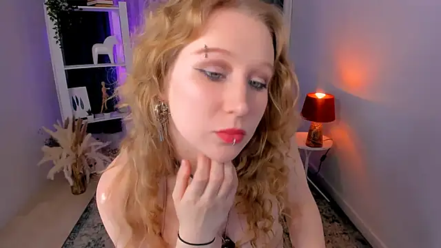 Snapshot of Astra_mluse chatting on 11-21-25, 11:20 Astra mluse online show from 11-21-25, 11:20