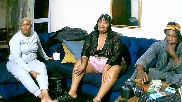 Snapshot of TheeBigPump chatting on 11-07-25, 04:18 TheeBigPump online show from 11-07-25, 04:18