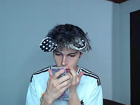 john vichenso online show from 11-26-25, 11:17