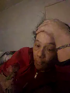 Snapshot of zeousseelphie chatting on 10-17-25, 07:00 zeousseelphie online show from 10-17-25, 07:00