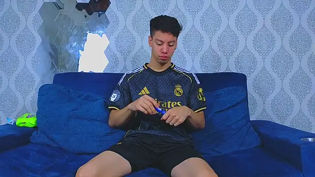 Snapshot of Twink_sensationx chatting on 10-06-25, 01:19 Twink sensationx online show from 10-06-25, 01:19