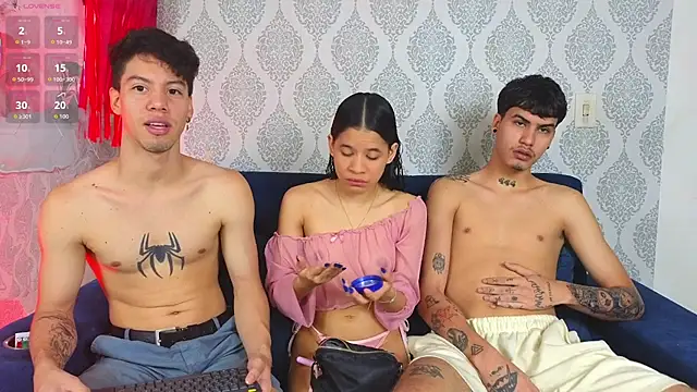 Snapshot of Twink_sensationx chatting on 10-19-25, 01:23 Twink sensationx online show from 10-19-25, 01:23