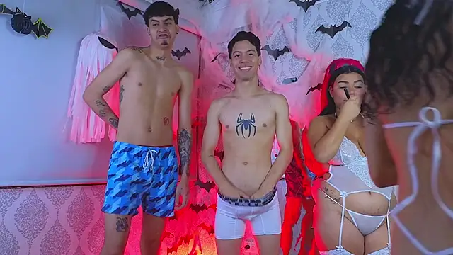 Snapshot of Twink_sensationx chatting on 10-25-25, 01:18 Twink sensationx online show from 10-25-25, 01:18