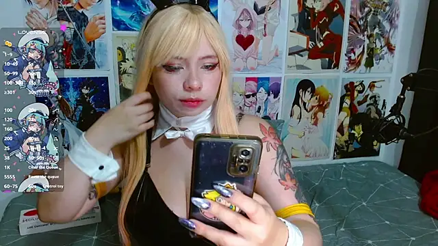 Snapshot of Lil-La chatting on 10-06-25, 10:56 Lil-La online show from 10-06-25, 10:56