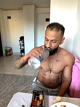 Snapshot of MiaKiittyy chatting on 09-23-25, 02:20 MiaKiittyy online show from 09-23-25, 02:20