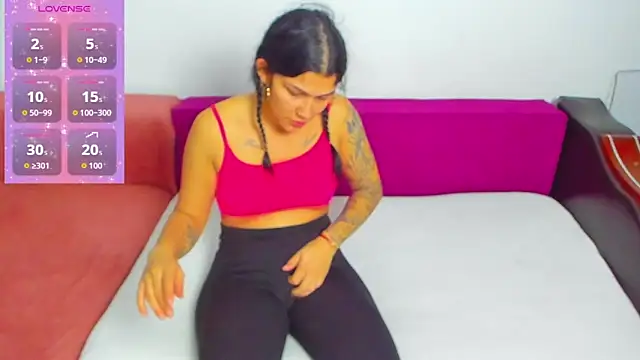 Snapshot of MiaKiittyy chatting on 10-08-25, 04:37 MiaKiittyy online show from 10-08-25, 04:37