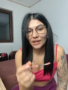 Snapshot of MiaKiittyy chatting on 10-09-25, 04:38 MiaKiittyy online show from 10-09-25, 04:38