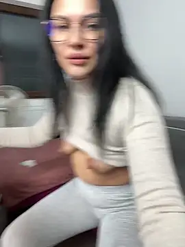 Snapshot of MiaKiittyy chatting on 10-16-25, 03:35 MiaKiittyy online show from 10-16-25, 03:35